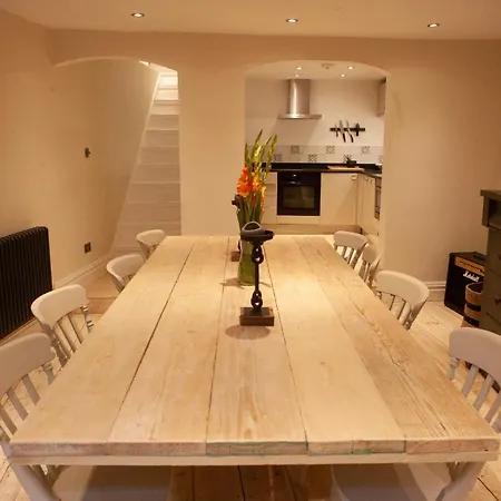 Gorgeous 2 Bedroom House In Clifton