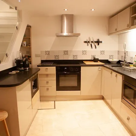 Gorgeous 2 Bedroom House In Clifton