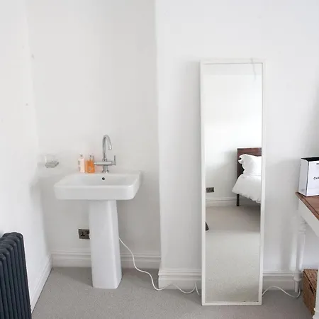 Gorgeous 2 Bedroom House In Clifton