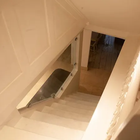 Gorgeous 2 Bedroom House In Clifton