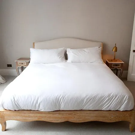 Gorgeous 2 Bedroom House In Clifton *
